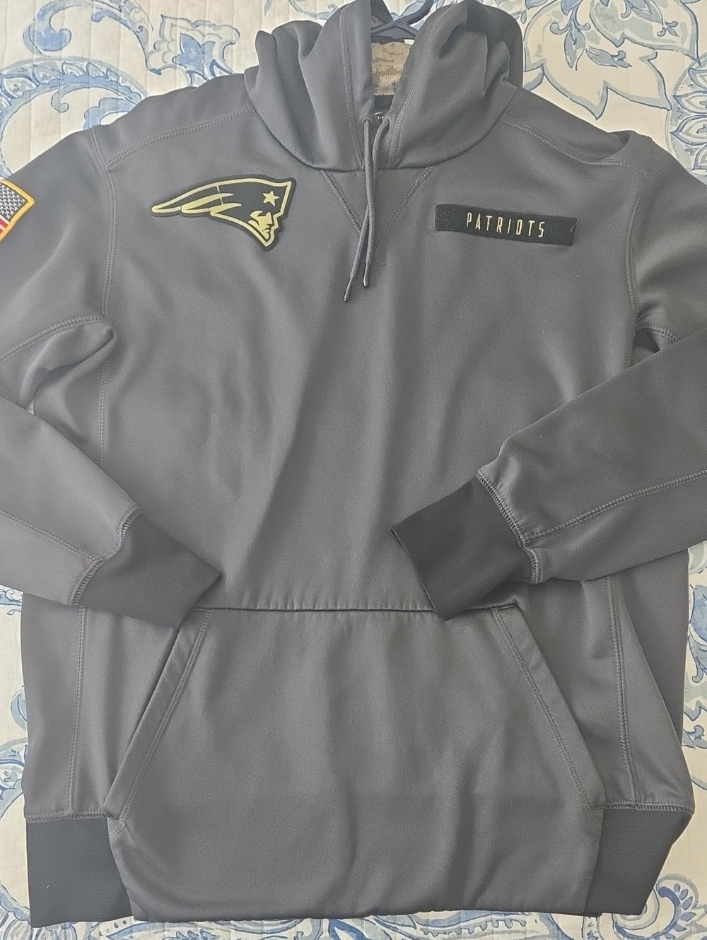 NFL Patriots Performance Hoodie in Gray and Black